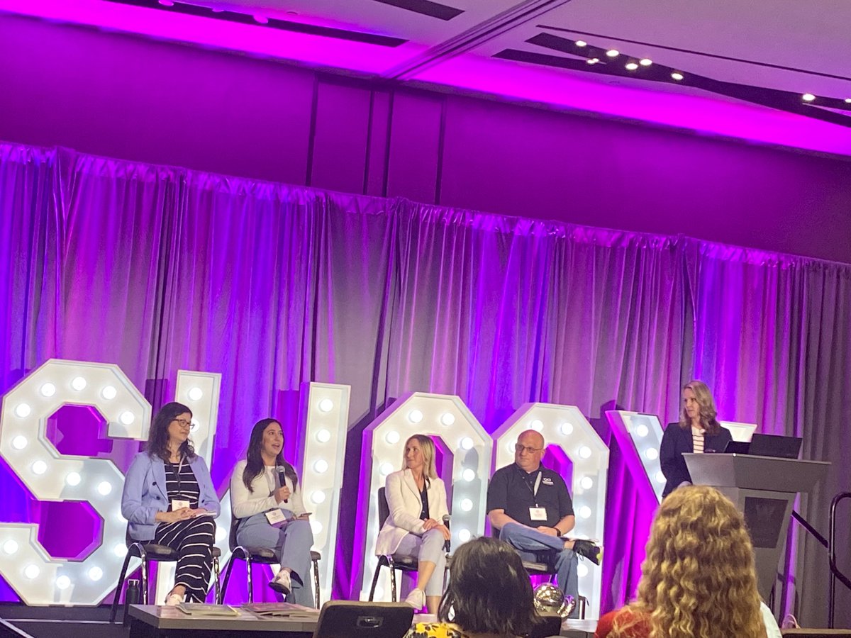 Very fun and engaging debate on the use of social media in healthcare marketing with @amariedauwer, Carol Bird, @LarryKaiser and Brittany Williams – expertly moderated by @sarahbennight! #SwaayHealth #healthcaremarketing #socialmedia #HITMC