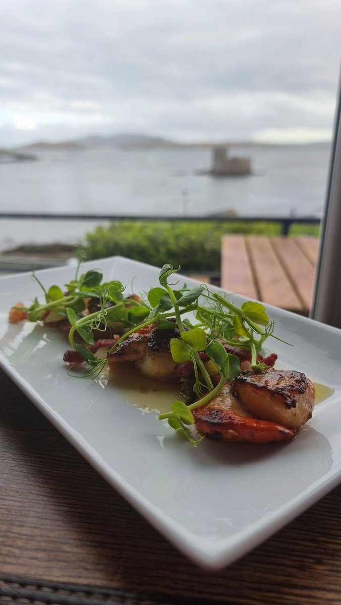 MY GUIDE ON WHERE TO EAT IN CASTLEBAY, BARRA, OUTER HEBRIDES Barra is wee & you'll find yourself in Castlebay the largest village. My TOP TIP : As soon as you know you are visiting Barra, book restaurants! tartanspoon.co.uk/home/best-food… @OuterHebs @scotfooddrink #foodanddrinkwithaview