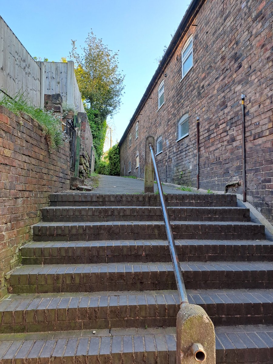 BridgnorthCops's tweet image. PC Loftus and Pcso Leek have been on foot patrols this evening, starting off on the Grove estates. This is in response to reports of drug dealing and Anti social behaviour in the area.