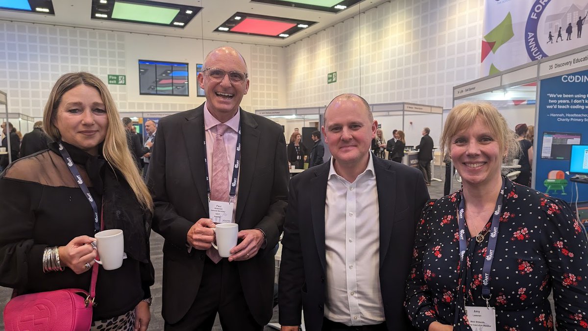 Pleased to meet @nowak_paul after his barnstormer of a speech @NAHTnews conference at the weekend. With @MrsSHC and @PaulWhiteman6