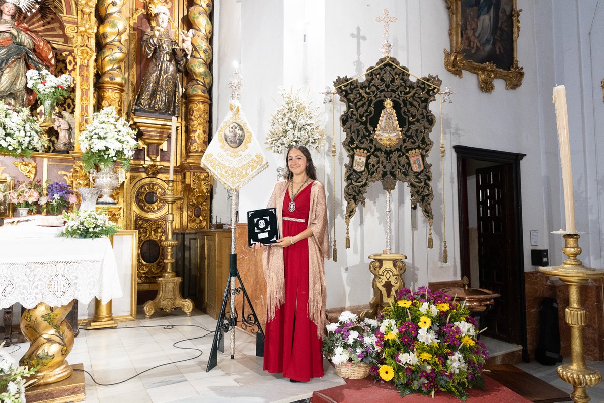 Hoy hace un año del dia mas feliz de mi vida, dar el pregon de mi queridisima Hermandad del Rocio de Espartinas fue todo un privilegio. Estoy mas que agradecida y sera un dia que jamas olvidare.
Viva la virgen del Rocío y la Imperial hdad. de Espartinas 💚💚💚