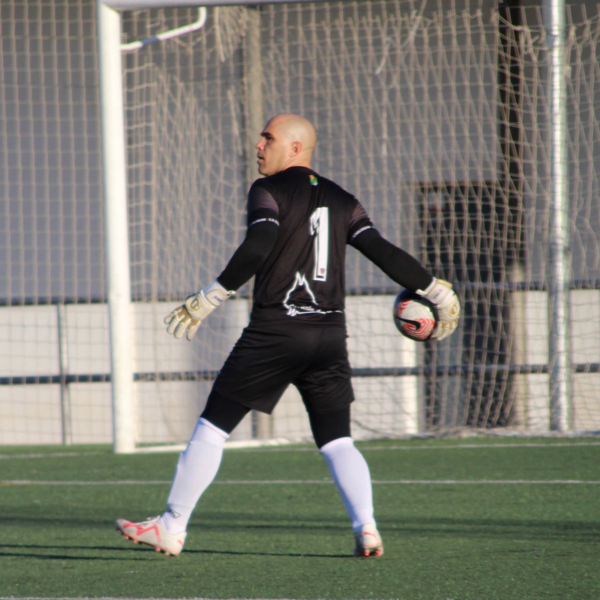 aznalcazarCd's tweet photo. 🏅Emilio es elegido MVP de la Jornada 32 🏅
Grandísimo partido de Emilio que, con varias paradones, salvó al equipo del tanto rival que hubiera puesto el partido muy complicado, siendo clave así en nuestra victoria que nos clasifica al play off de ascenso👏🏼
¡Enhorabuena, Emilio! https://t.co/o89b5hnsM9