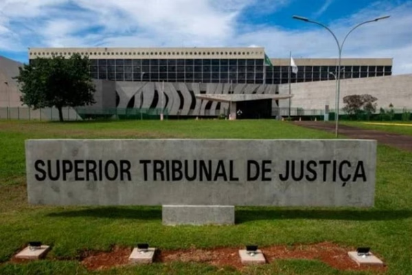 🎟️STJ diz que taxa de conveniência em venda de ingressos é legal Decisão do STJ reformou acórdão do Tribunal de Justiça do Rio de Janeiro (TJRJ) que condenou a T4F Entretenimento Leia: curt.link/tXXQ