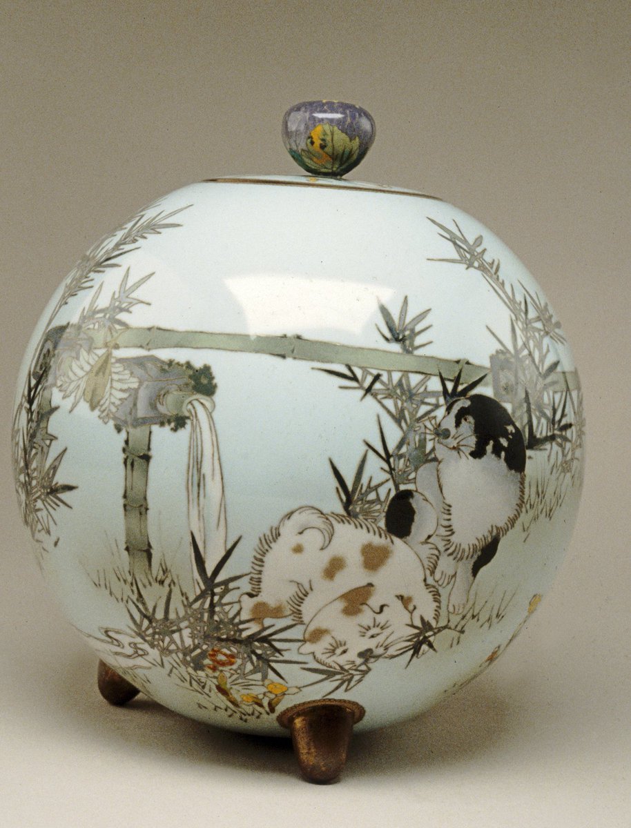 Spherical Jar with Puppies, by Namikawa Sosuke, 1890-1895, the Walters Art Museum

#ceramics