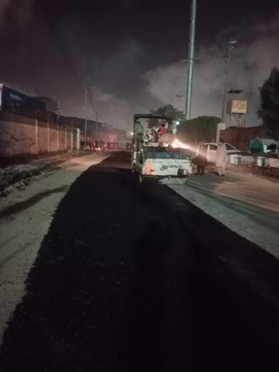 Road rehabilitation work is being carried out by KMC on the old Queens Road running parallel to Chundrigar & MT Khan roads. This is an alternate for commuters going from or to the Chundrigar Road and Railway Colony #KarachiWorks