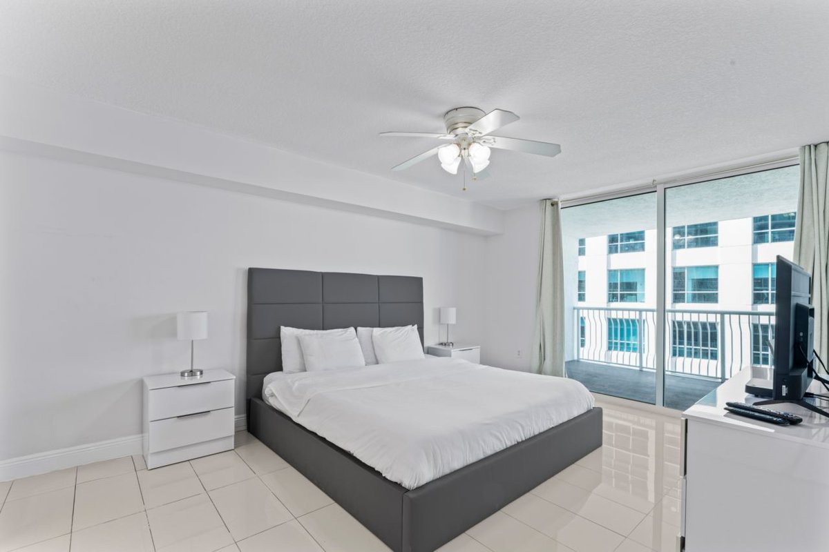 🏡🤩 Turnkey, immaculate unit available at The Club, situated right in the heart of Brickell.
📍1200 Brickell Ave, Unit #3608, Miami, FL 33131
View at: bit.ly/3JSx5dw

Listed By: Abraham Ash
📸 by: @Hommati234

#realestate #realestatemiami #miamiflorida #justlisted...