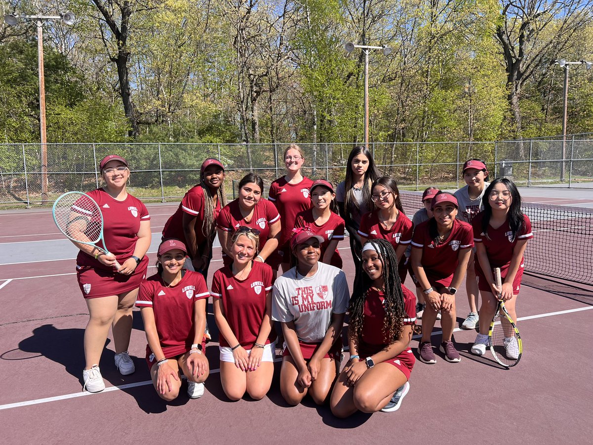 JenCareyLHS's tweet image. Extracurricular activities have made our #rackpack of 22 drop to 15 today vs Andover 🎾 but we’re still ready to do our best @_LHSAthletics @LowellHigh