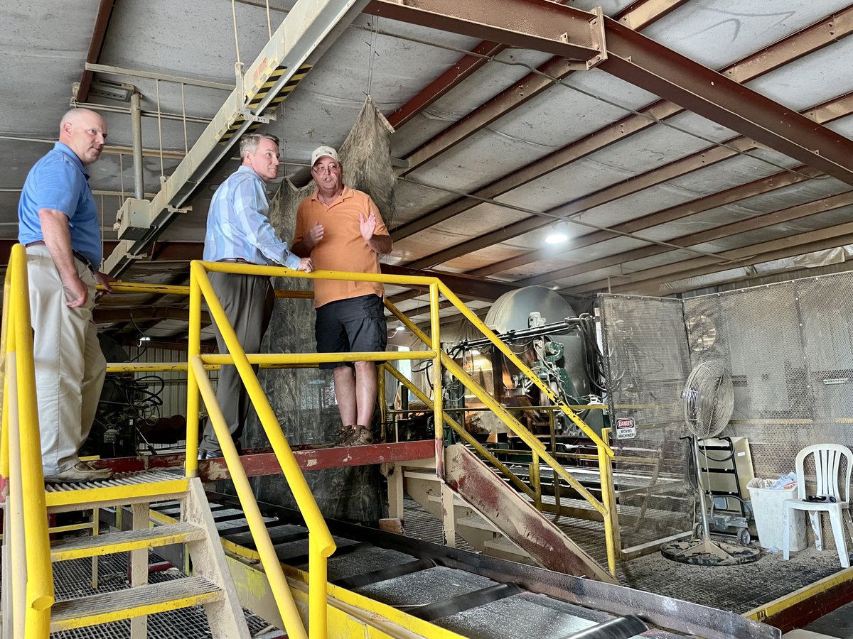 Lt. Governor @JonHusted stopped by Crownover Lumber today in McArthur who has been in business in Ohio since 1957! 🪵 Ohio has 206% more jobs in the wood & paper industry than the national average! #InDemandOhio
