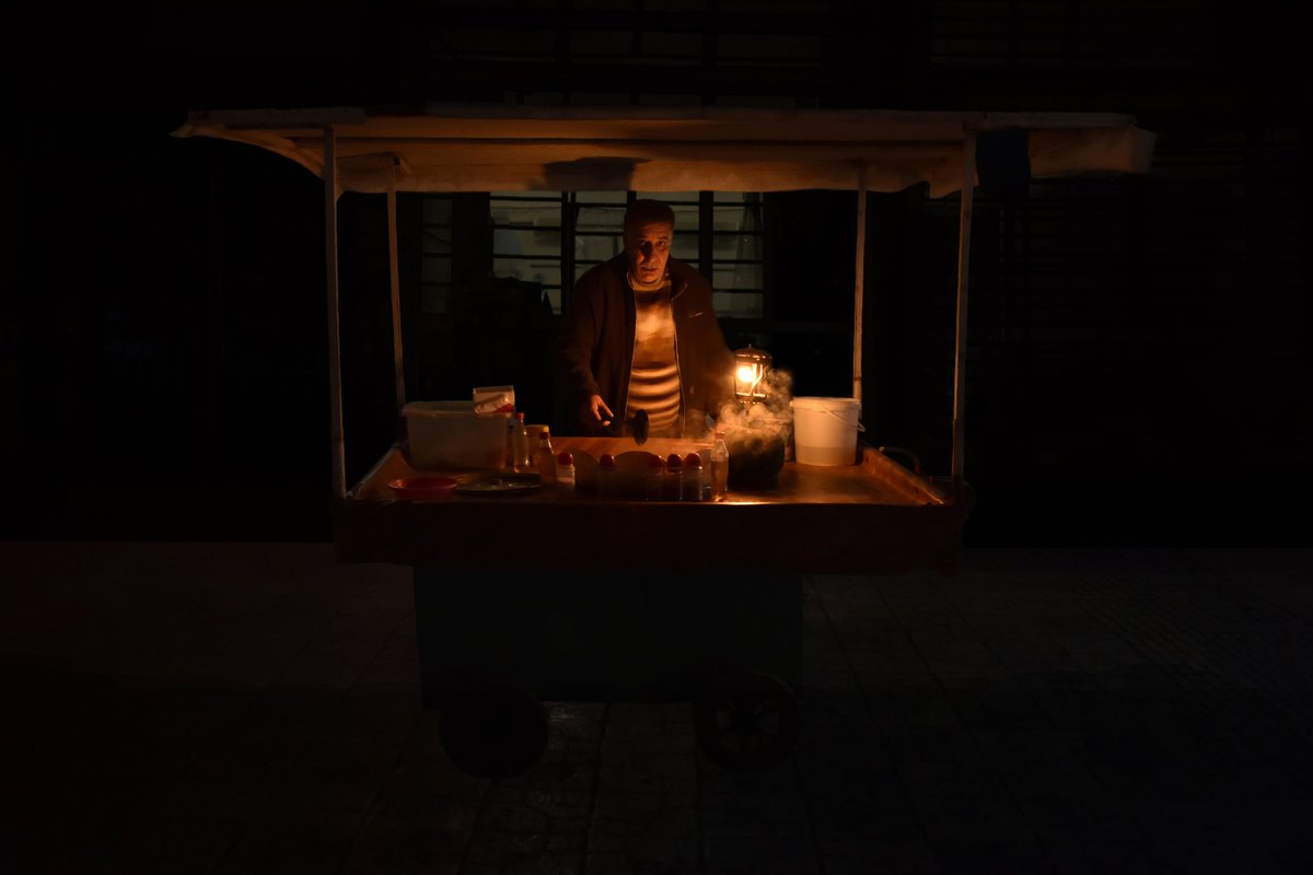 VihanSarad's tweet photo. @RealKatoOG Hi My friend ✨

Friend Of Darkness 🔮

Under the moon's embrace, an old man, with a cart of food, sells his tales in the quiet streets of the night.

 0.2 ETH (With respect) 🌱

https://t.co/7lcBI2XSAR https://t.co/g0vOVtQhGD
