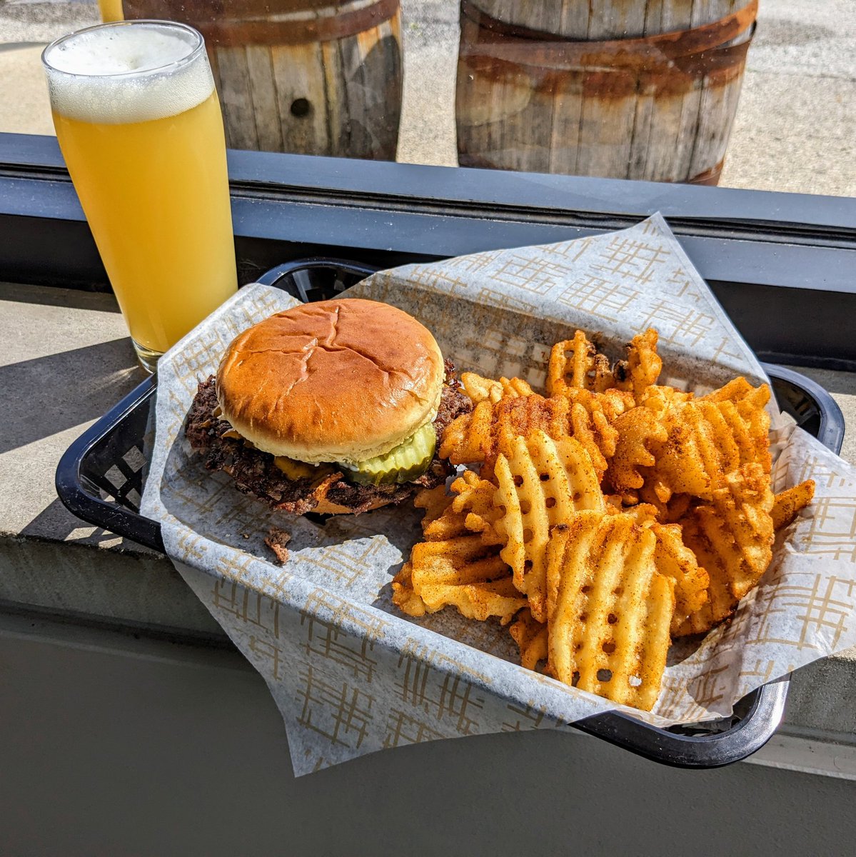 Kitchen is back open and serving up the fan-favorite bone marrow and ramp whipped butter smash burgers. We're still digging these nacho spice fries, now included with your sandwich. Served up with a pint of Two if by Citra. We'll see you for dinner tonight. 😻🍔🍟