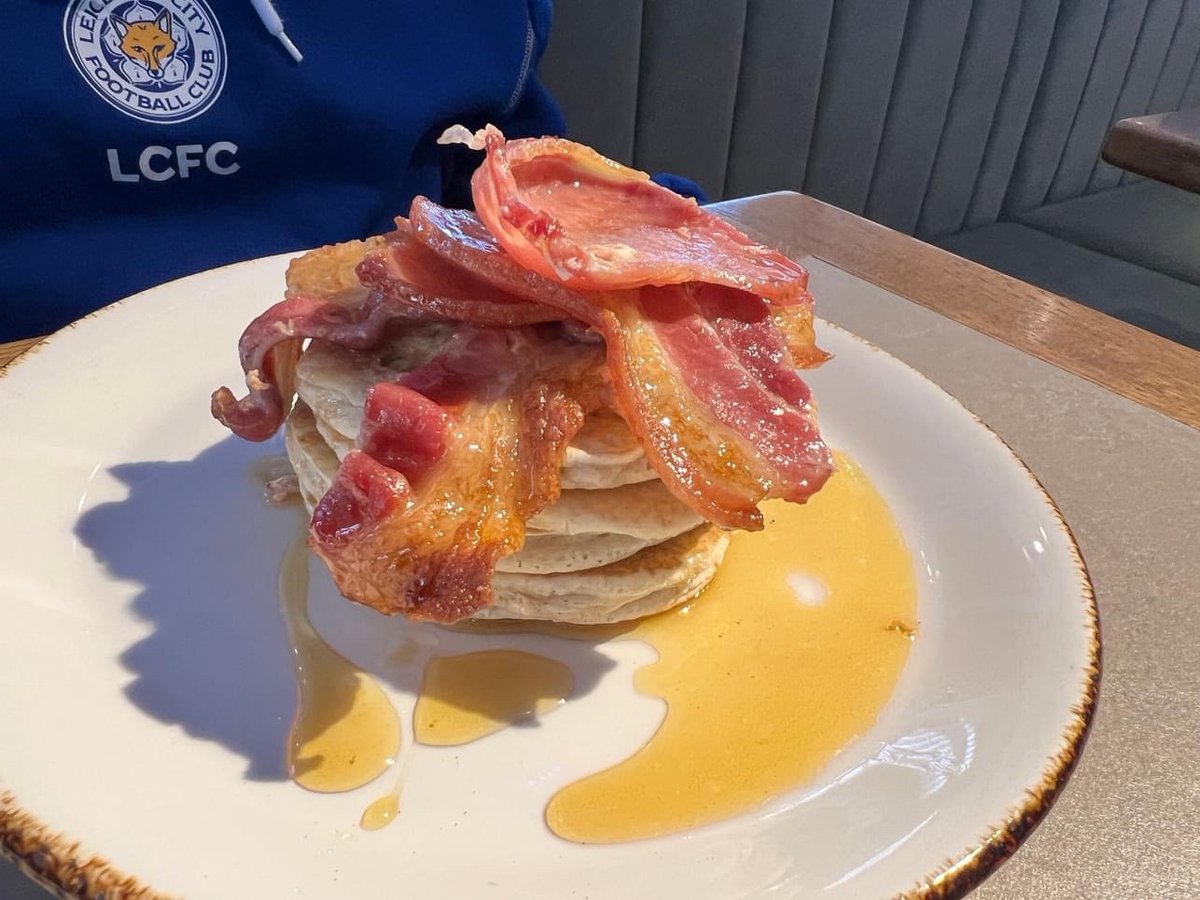 Pre-football father & son brunch at The Knight & Garter last Saturday. 😍 The Knight is an excellent weekend breakfast option in Leicester. One of very few places to serve white pudding with its Full English. 📍 14 Hotel St, Leicester, LE1 5AW