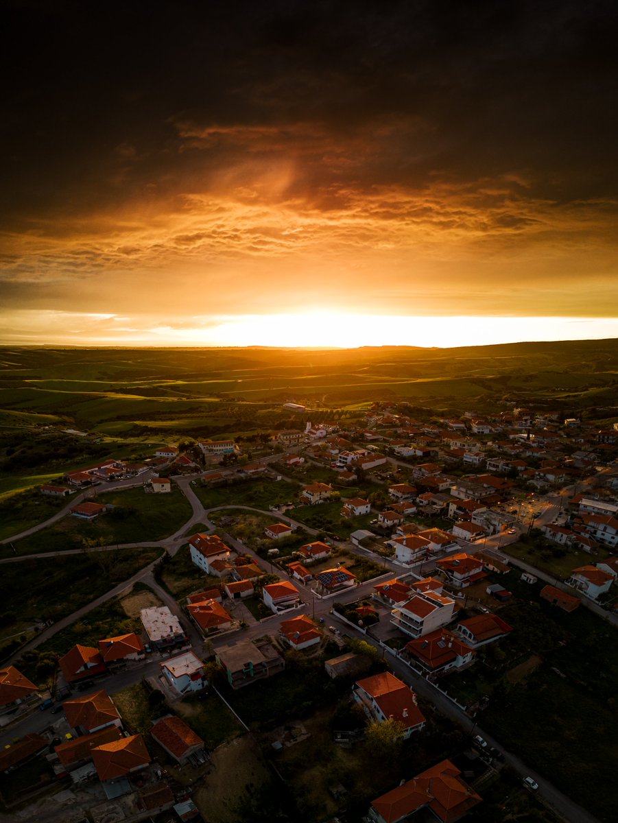 'Grecian Twilight' available on @foundation As the sun gracefully dips below the horizon, a captivating aerial photograph unveils a tranquil village in northern Greece. ✊ Reserve Price: 0.42 ETH Buy Now: 0.69 ETH (link below)