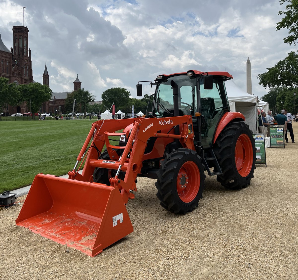 Have you ever seen a tractor 🚜 on the National Mall? Farmers, agribusinesses, & equipment manufactures celebrated #ModernAgriculture, #Sustainability, & #ClimateSmart practices right outside of the @USDA. Folks from far and wide learned all about the future of food & farming!