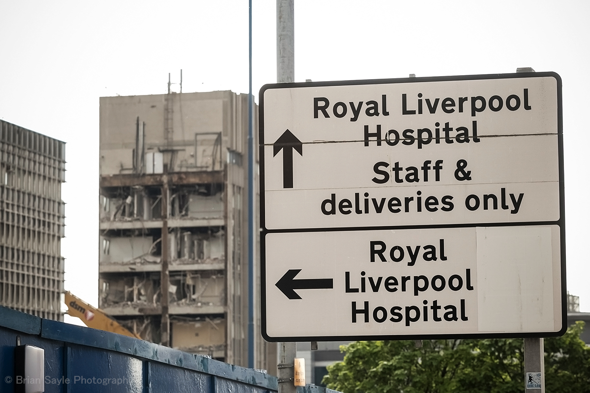 Quick look at the Royal Liverpool Hospital demolition earlier today @LivHospitals @angiesliverpool @YOLiverpool @TheGuideLpool #Liverpool #NHSHad @DSMDemolition
