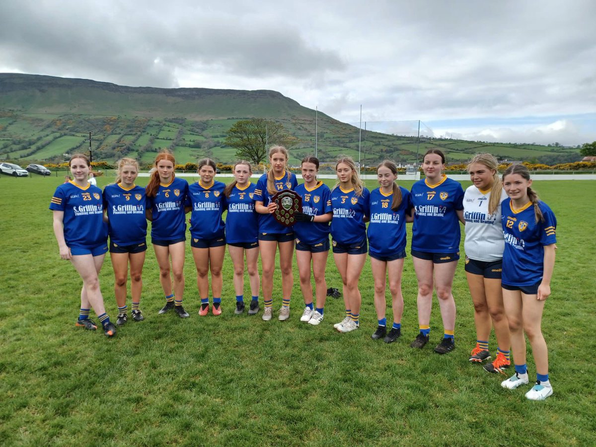 Well done to all of our girls pictured below who helped guide @MoneyglassGAC to their 3rd Feile title in a row!! Unbelievable efforts from all of the girls. Well done 🏆🤩