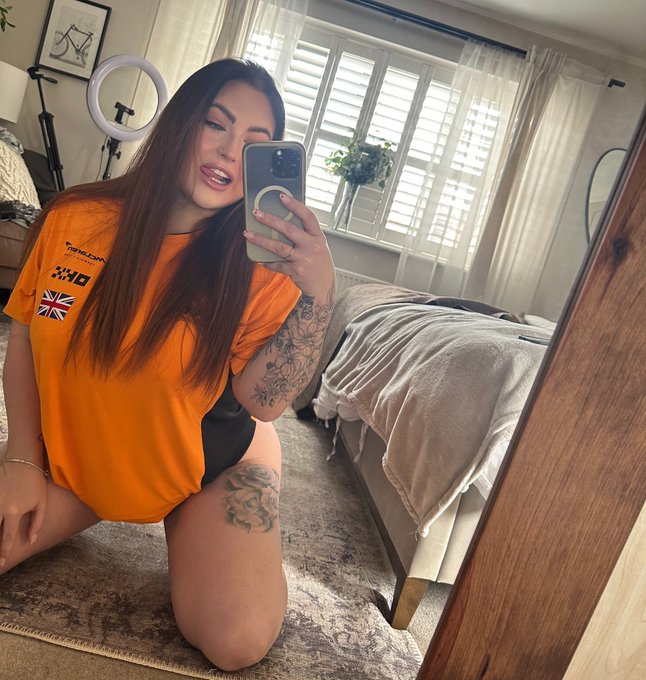 Papaya orange is my colour 🍊😛 https://t.co/XVAUVGh9vo<a href="/tag/newprofilepic"class="tags"><span>#newprofilepic</span></a>