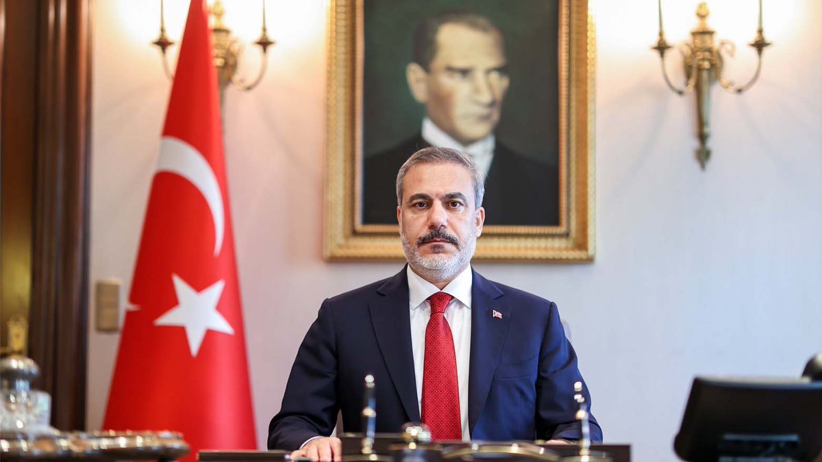 🇹🇷 El Ministro de Asuntos Exteriores de Turquía dice que debemos detener a Israel mediante la paz o la fuerza.