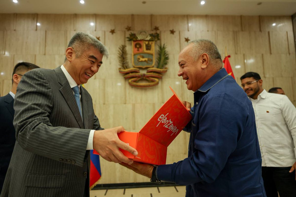 PartidoPSUV's tweet photo. PSUV y Partido Comunista de China afianzan relaciones de cooperación y amistad (+fotos)

https://t.co/iaNla1Errm

#MovilizadosPorVenezuela https://t.co/aSCMkiZEls