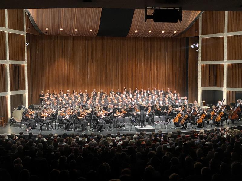 H_P_O's tweet photo. What a way to close the season! This past weekend, we celebrated 9 years with Gemma New and the end of our 2023-24 season with a FULL HOUSE.
#HPO #HamiltonPhilharmonic #HamOnt #Orchestra #Orchestral #Symphony https://t.co/afVkbr1ct3