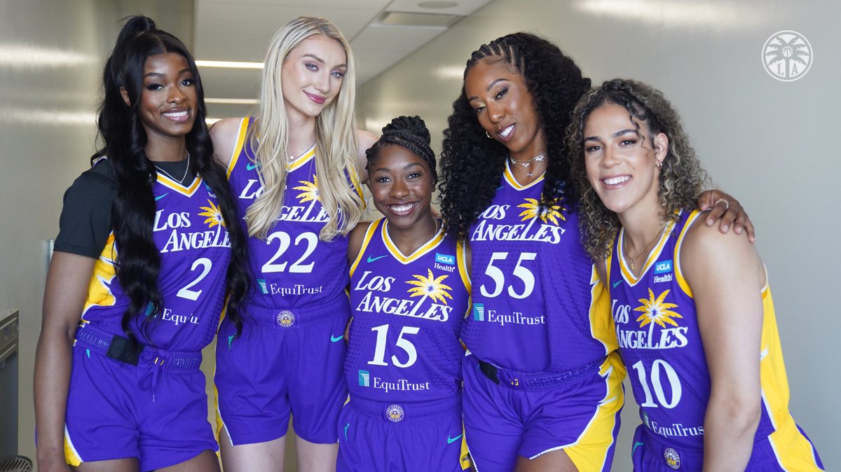 They look good in purple & gold. 💜💛