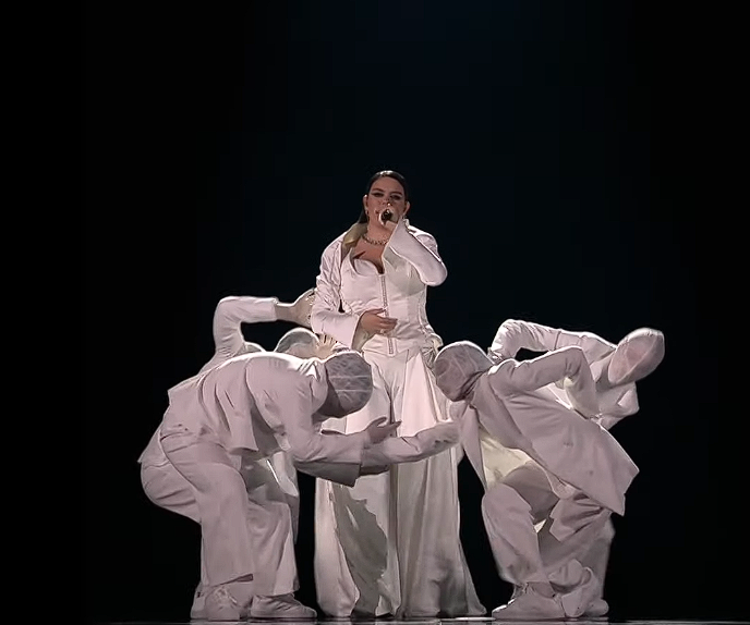 🇵🇹 | Portugal #14

iolanda - "Grito"

AAAAAAAAAAAAA QUE EMOÇÃO 😭

Começo à capella e depois com um violão super delicado, pra chegar na explosão do grito ao final

Uma verdadeira obra de arte em forma de performance, ao vivo pra gente 🤍

Incrível performance de Portugal, tem
