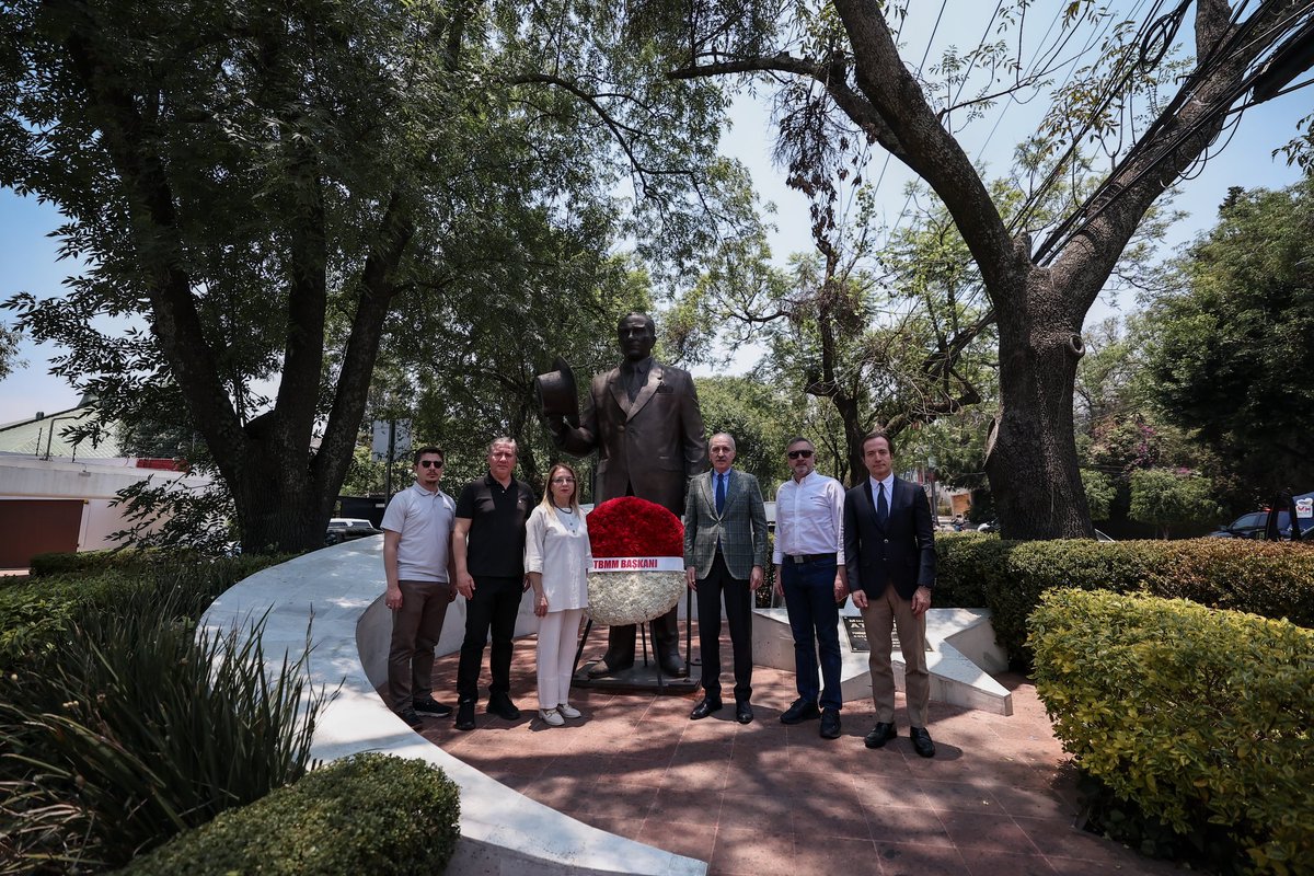 Türkiye Büyük Millet Meclisi Başkanımız @NumanKurtulmus, MIKTA'nın 10. Parlamento Başkanları Toplantısı dolayısıyla bulunduğu Meksika'nın başkenti Meksiko'da, Atatürk Anıtı’nı ziyaret ederek çelenk bıraktı.