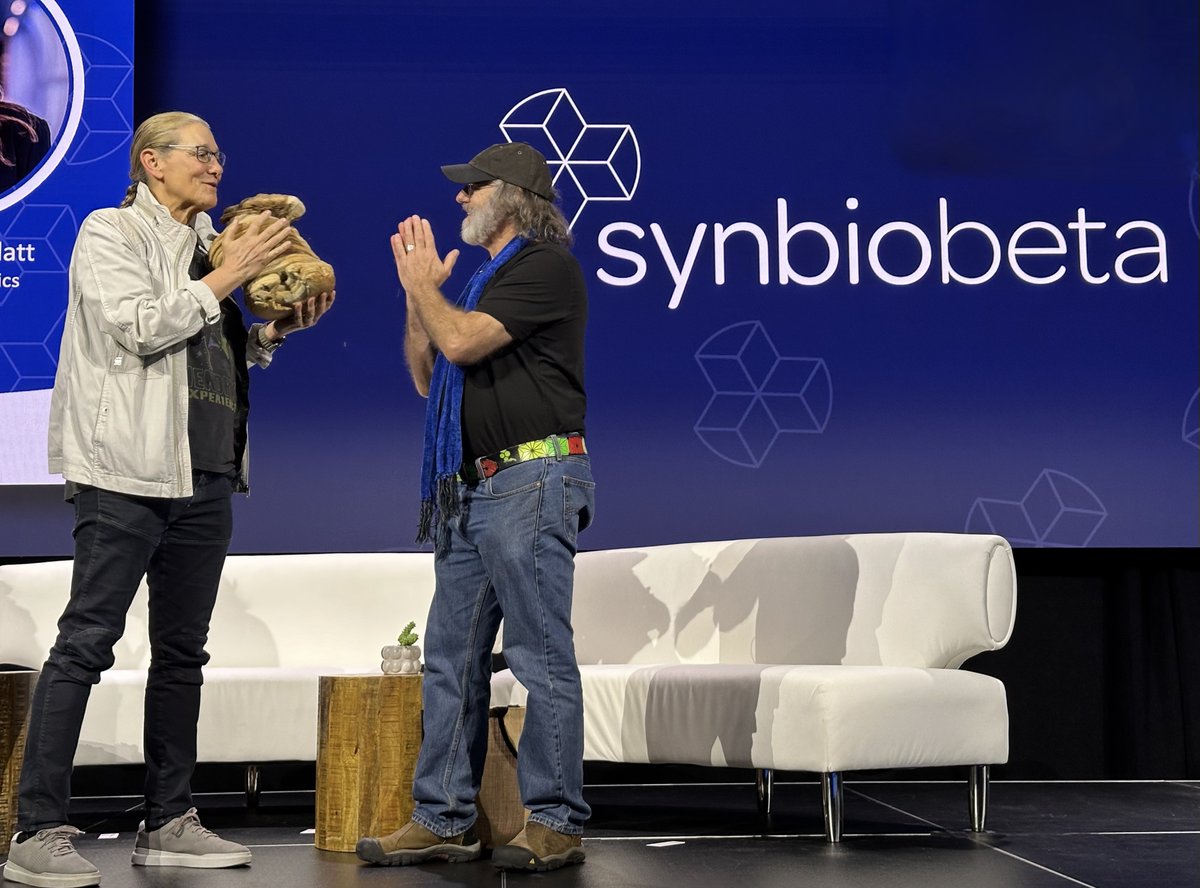 Paul Stamets at SynBioBeta today  🍄
After receiving the Lifetime Achievement Award from Martine Rothblatt, he proceeded to give a chilling talk on the H5N1 pandemic in the making, and then a hopeful talk on the cultural healing potential of psilocybin mushrooms.

• H5H1
“We