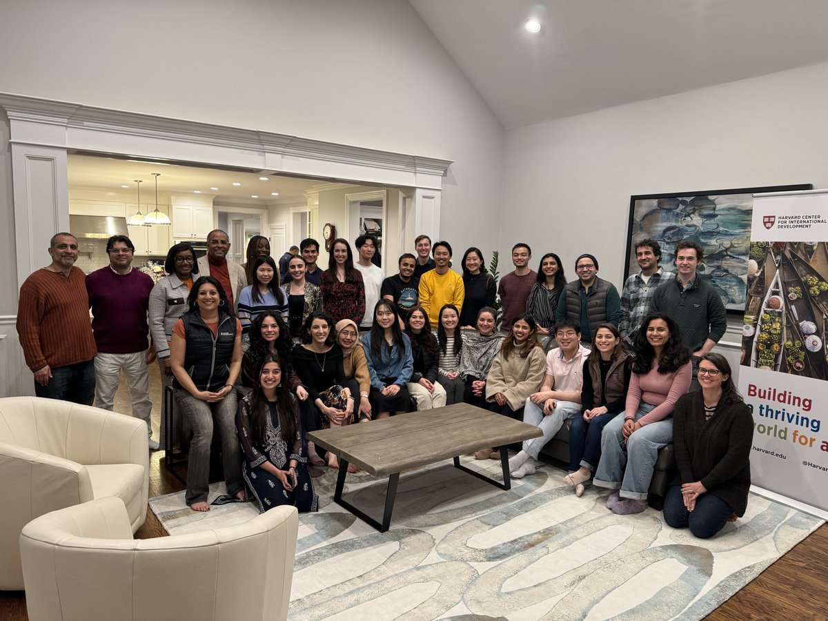 At the end of a whirlwind week hosting #GEM24, we gathered the CID student community to thank them for their contributions to the work of @HarvardCID and to celebrate the start of their next chapters. We couldn't do all that we do without their passion and support!