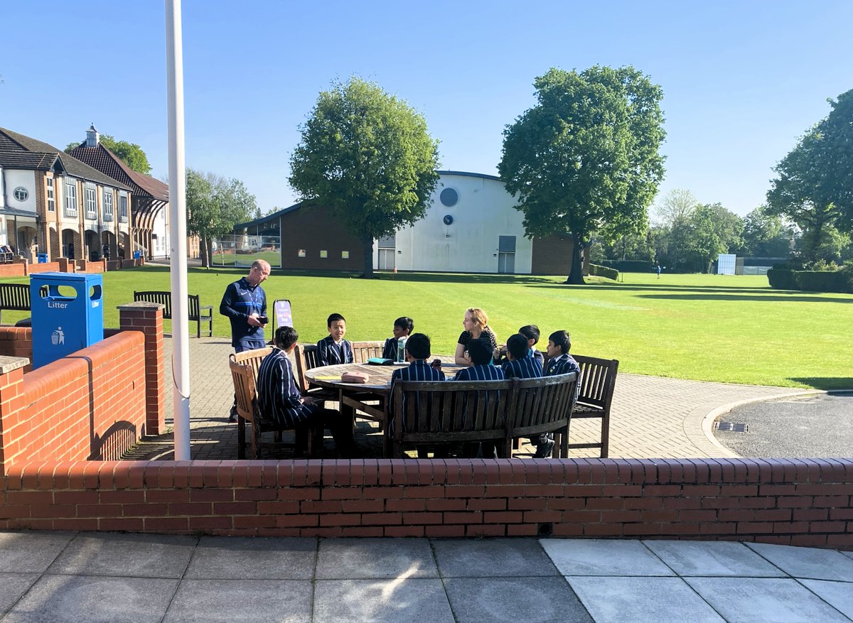Our Year 7 students made the most of the beautiful morning by having their form time outside.🌿 Discussing their weekend, sharing stories &amp; simply enjoying each other’s company, it was a refreshing change from the usual classroom setting.🌞
#FormTimeChats 
#SunshineConversations