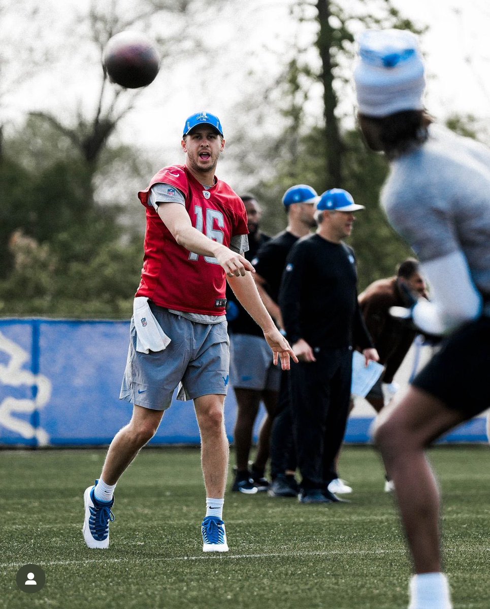 The Goff to Jamo connection is going to FEED families this season 🔥

#OnePride