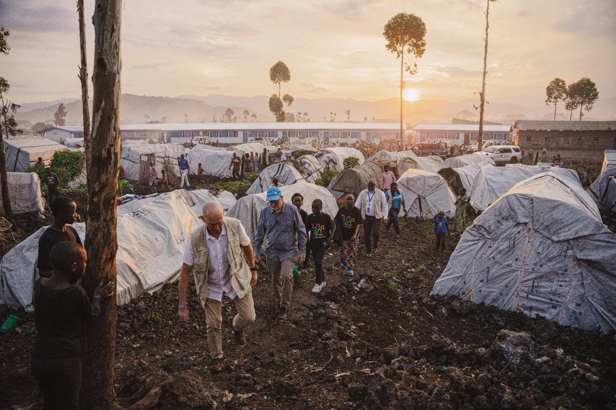 Tens of thousands of families displaced by violence in eastern DRC live in overcrowded sites on the outskirts of Goma, and children bear the brunt of this crisis. Today I saw first-hand how @UNICEF is providing health, protection, education, water, sanitation & hygiene services.