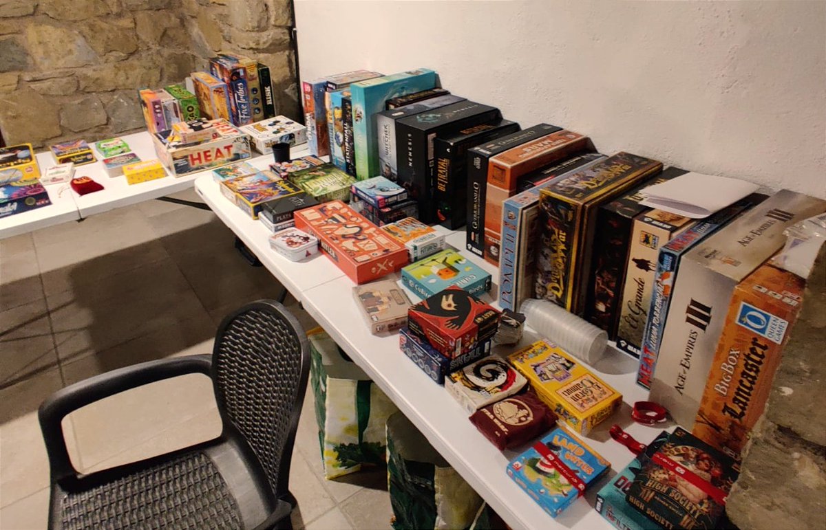 60 jocs, 17 amics, 3 dies i 1 casa. Aquest cap de setmana ens l’hem passat jugant, jugant, menjant i jugant més, en la millor de les companyies.