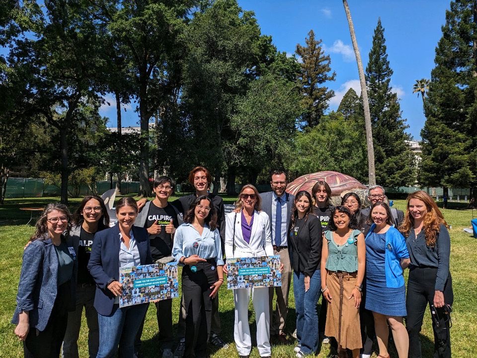 We’re here in Sacramento for #CAOceanDay students! So great to hear from @SenBlakespear and @BauerKahan about our opportunity to #BanTheBag with #AB2236 #SB1053 🌊🐢 

@CALPIRGStudent @EnvCalifornia @Surfrider_CA @AzulDotOrg