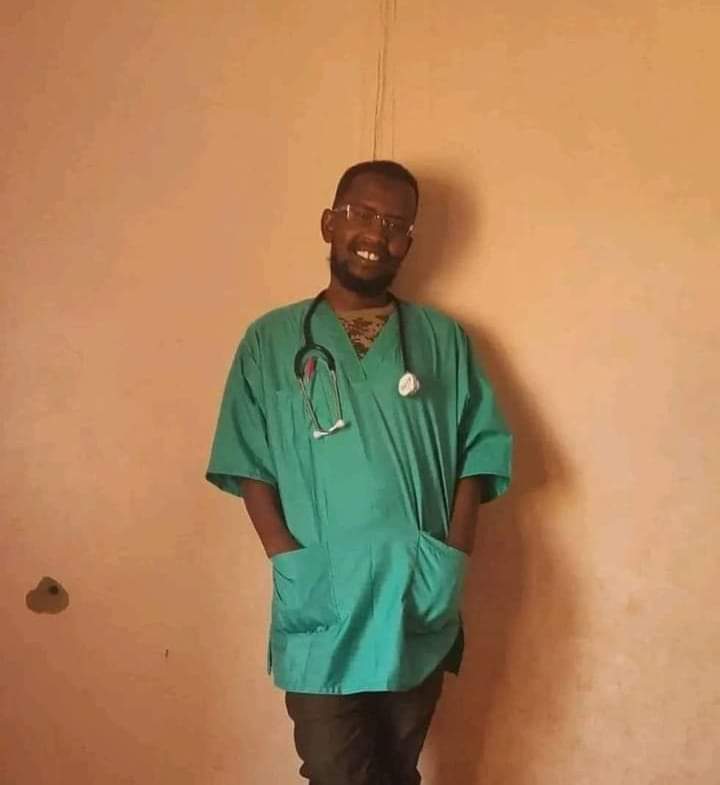 انا لله وانا إليه راجعون 
لحق بركب شهداء الوطن الابرار اليوم 
د/حمزه شرف الدين زين العابدين 
أحد فرسان الدروع دفاعاً عن ارض الوطن بمنطقة الشجرة العسكرية 

اللهم تقبله في جنتك واعفُ عنه واحسن عزاء اهله ورفاق دربه واجبر قلوبهم 
#شهداء_الوطن 🇸🇩