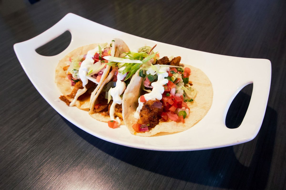CBGFenton's tweet photo. Change it up with a Fish Taco on #TacoTuesday 🐟 🌮 
Blackened or fried North Atlantic cod, fresh pico de gallo, pickled onions, Mexican cabbage slaw, white corn tortilla, mozzarella, lime sour cream.

Order online 👉 https://t.co/4ymoEWy5FM 

#CBGFenton #FishTacos https://t.co/Ow8O9LHWjo