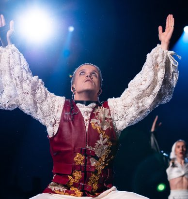 When you have #Eurovision at 8 and Le Nozze Di Figaro at 9