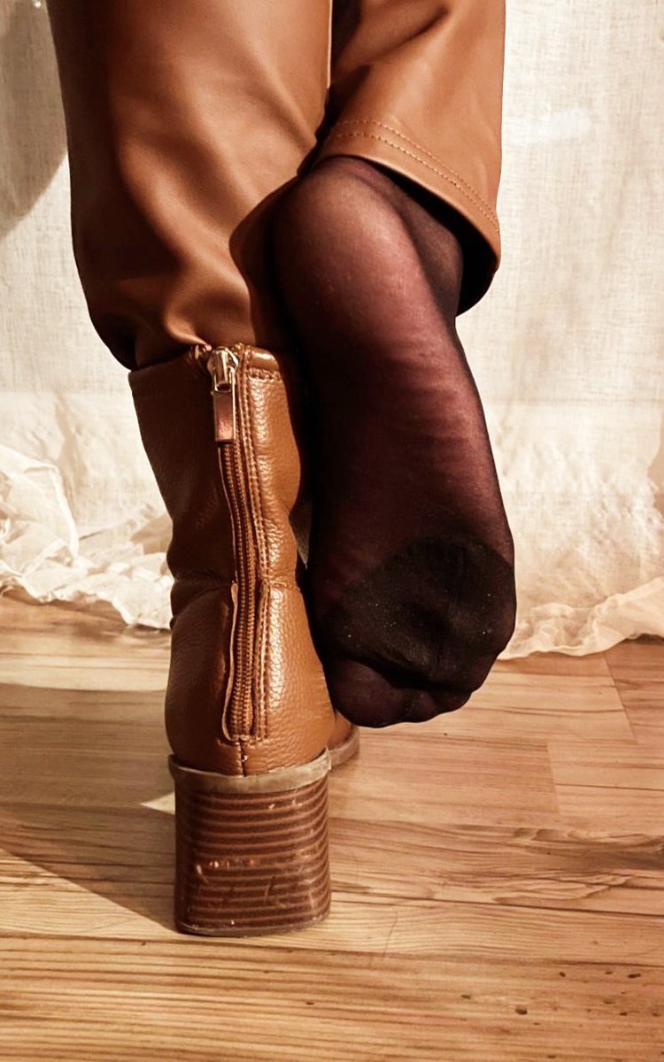 NicoleNikM's tweet photo. Meine heutigen Shoppingnylons stehen zum Verkauf 🥰
Duftig😉
#Sklaven #findom #Füße #Nylons #nylonfetısh #nylonlover #pig #duftig #Herrin #loser https://t.co/YZ6CHLCmu5