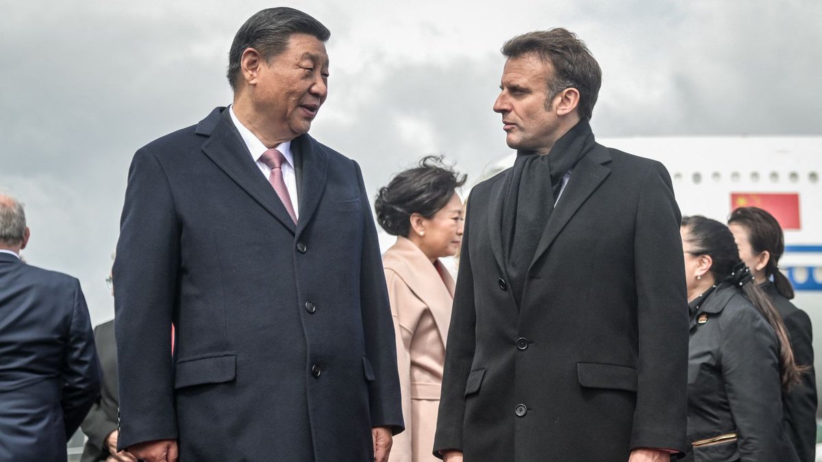 📰 Visite de Xi Jinping en France : Emmanuel Macron a évoqué la question des droits humains avec le président chinois. Retour sur cette visite historique et les invités prestigieux du dîner d'État à l'Élysée. #RelationsInternationales #Diplomatie