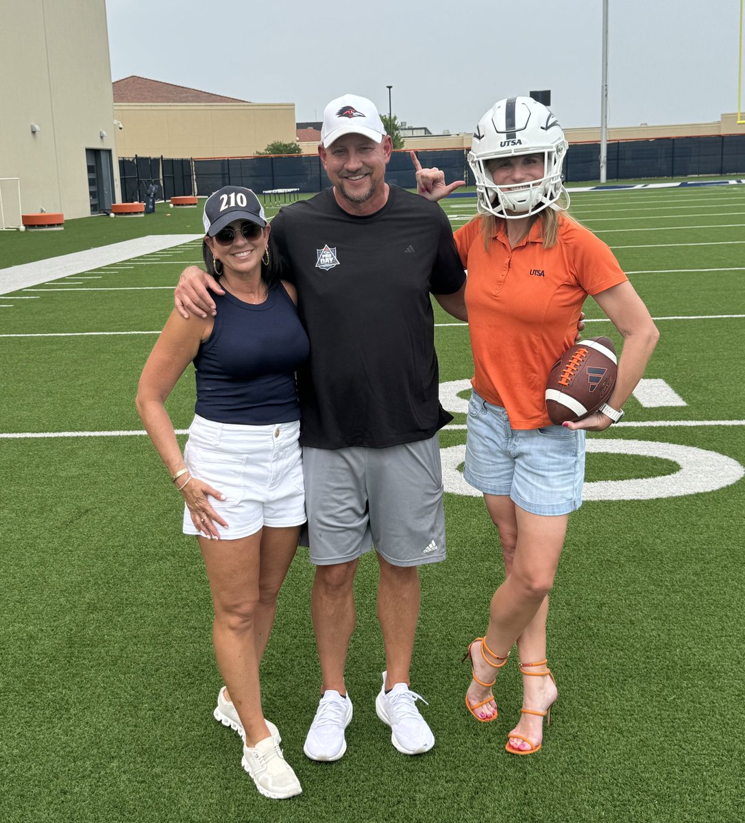 Working on some Helmets & Heels event promos at @UTSA …. Sponsored by @SpectrumReach ! @CoachTraylor & @CariTraylor don’t want you to miss out on all the Fun! Buy your tickets today ladies for July 27th at 9am. Link: eventbrite.com/e/helmets-heel…