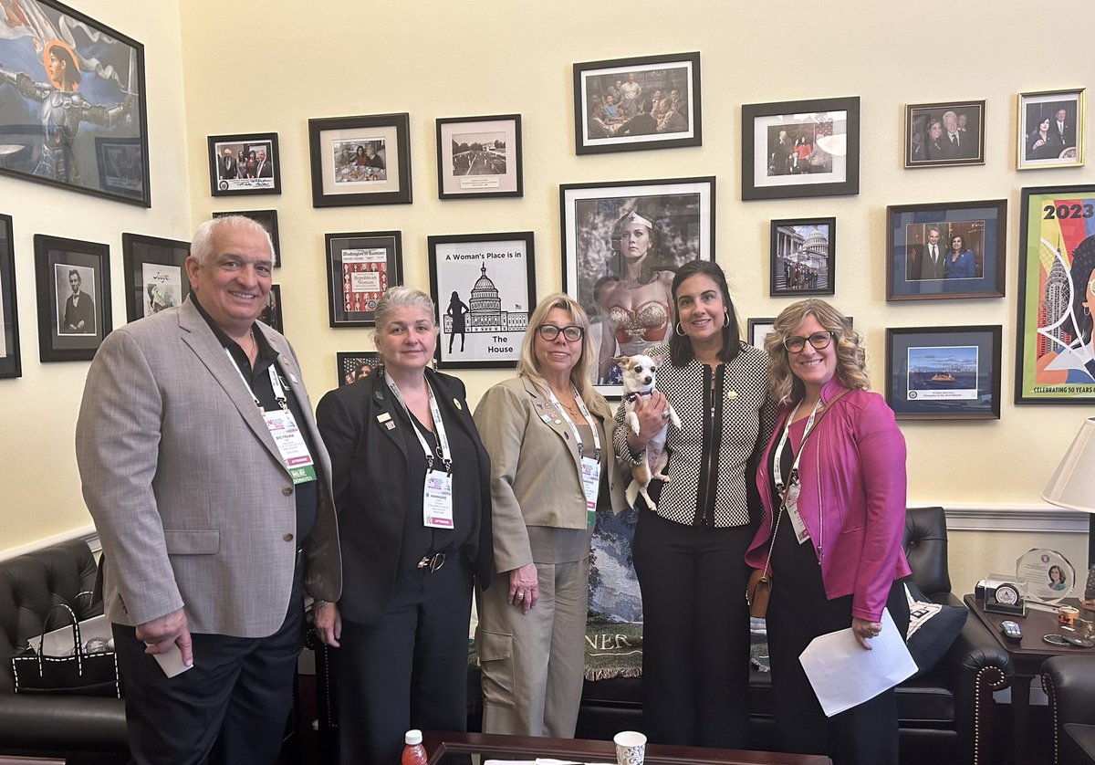 Nicole welcomed the #StatenIsland Board of Realtors to our Washington office to discuss ways to improve homeownership in #NYC, make it more affordable & accessible for families, and bipartisan legislation she’s introduced to expand affordable housing options for our nation's…