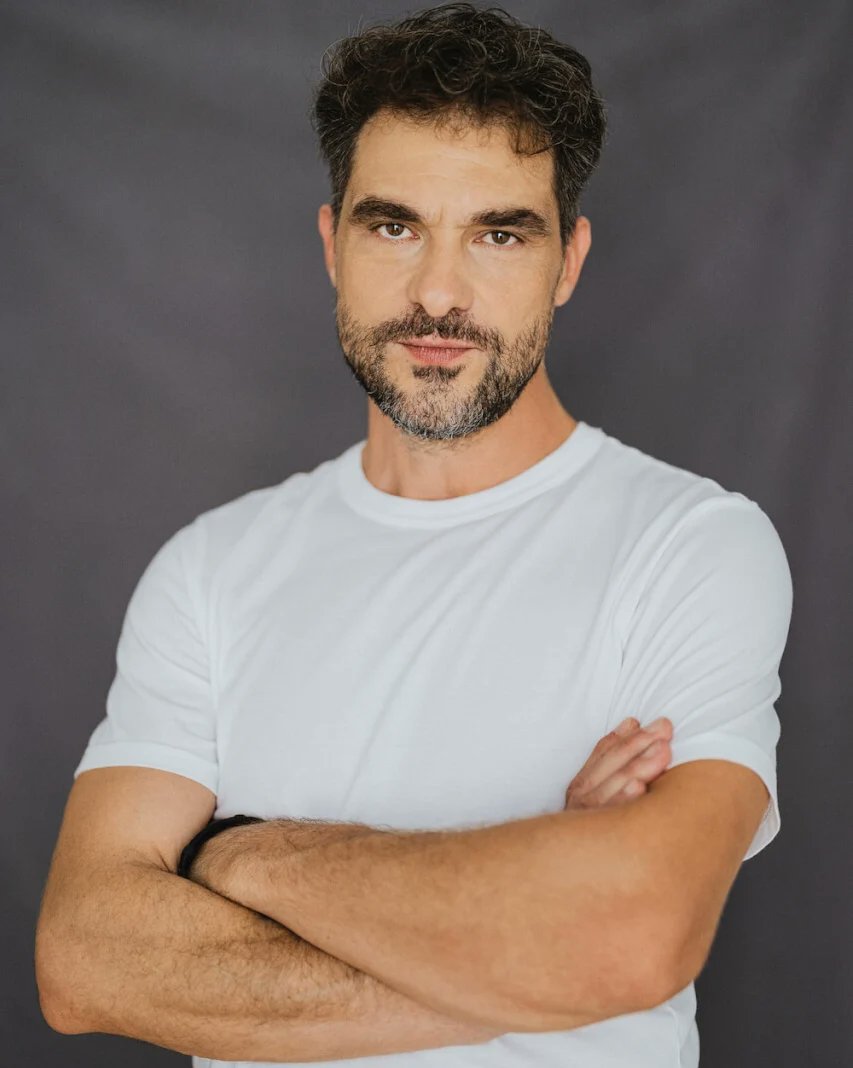 comareacast's tweet photo. Toni Salgado (@tonisalgad ) ha comenzado el rodaje de un nuevo proyecto de serie de ficción para una cadena nacional. Y hasta aquí podemos leer....
Parabéns, querido. E forsa comarea!
#ToniSalgado #actor #cine #teatro #tv #TalentoComarea
📸 @sabelaeiriz https://t.co/qivoLOtjcy