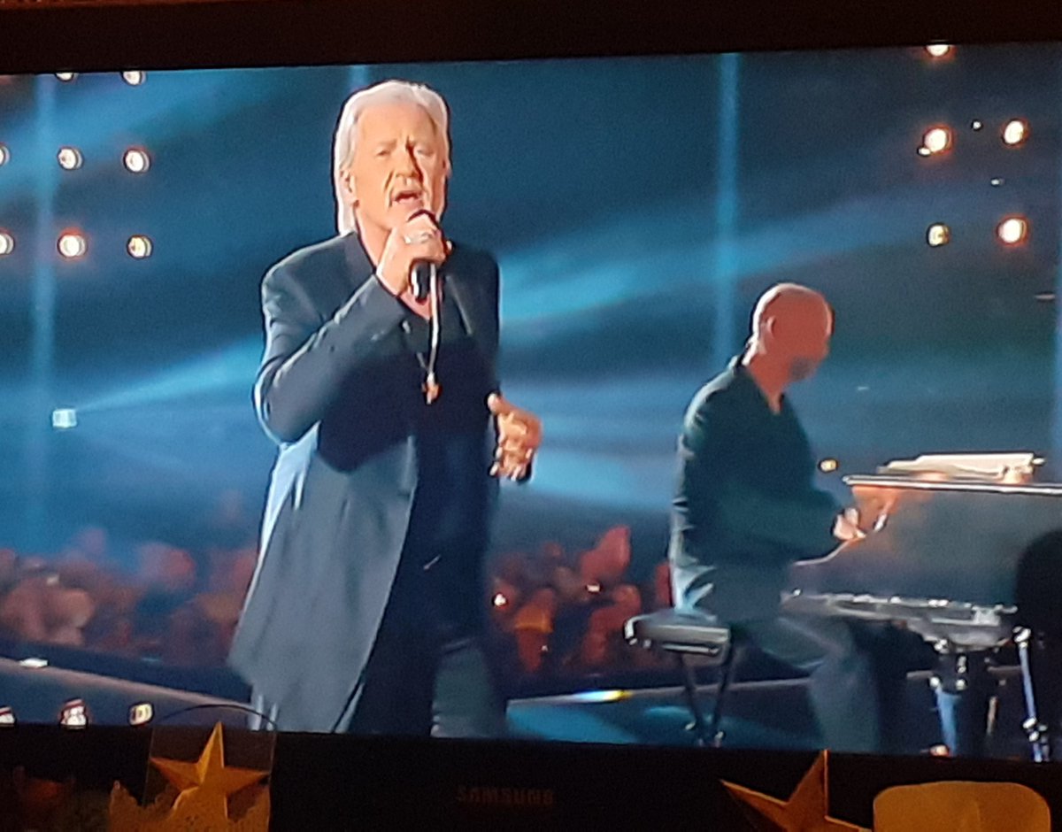 Showing them how it's done in Malmo at Eurovision @realclintonb 👏