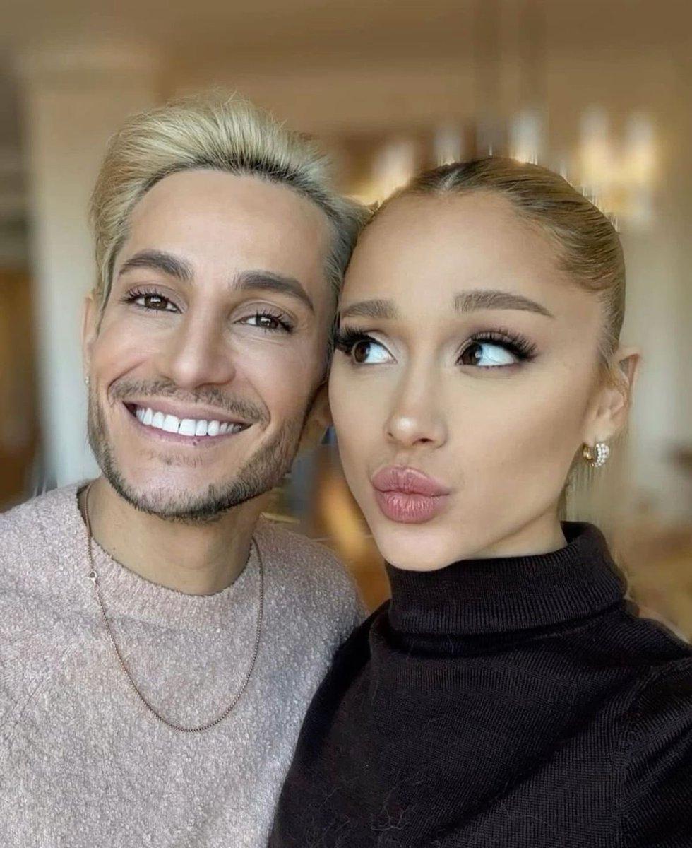 REPRESENTOU: Frankie Grande, irmão de Ariana que não teve presença no Met Gala, faz apelo para Vogue sobre o show da irmã. “Postem mais, por favor”