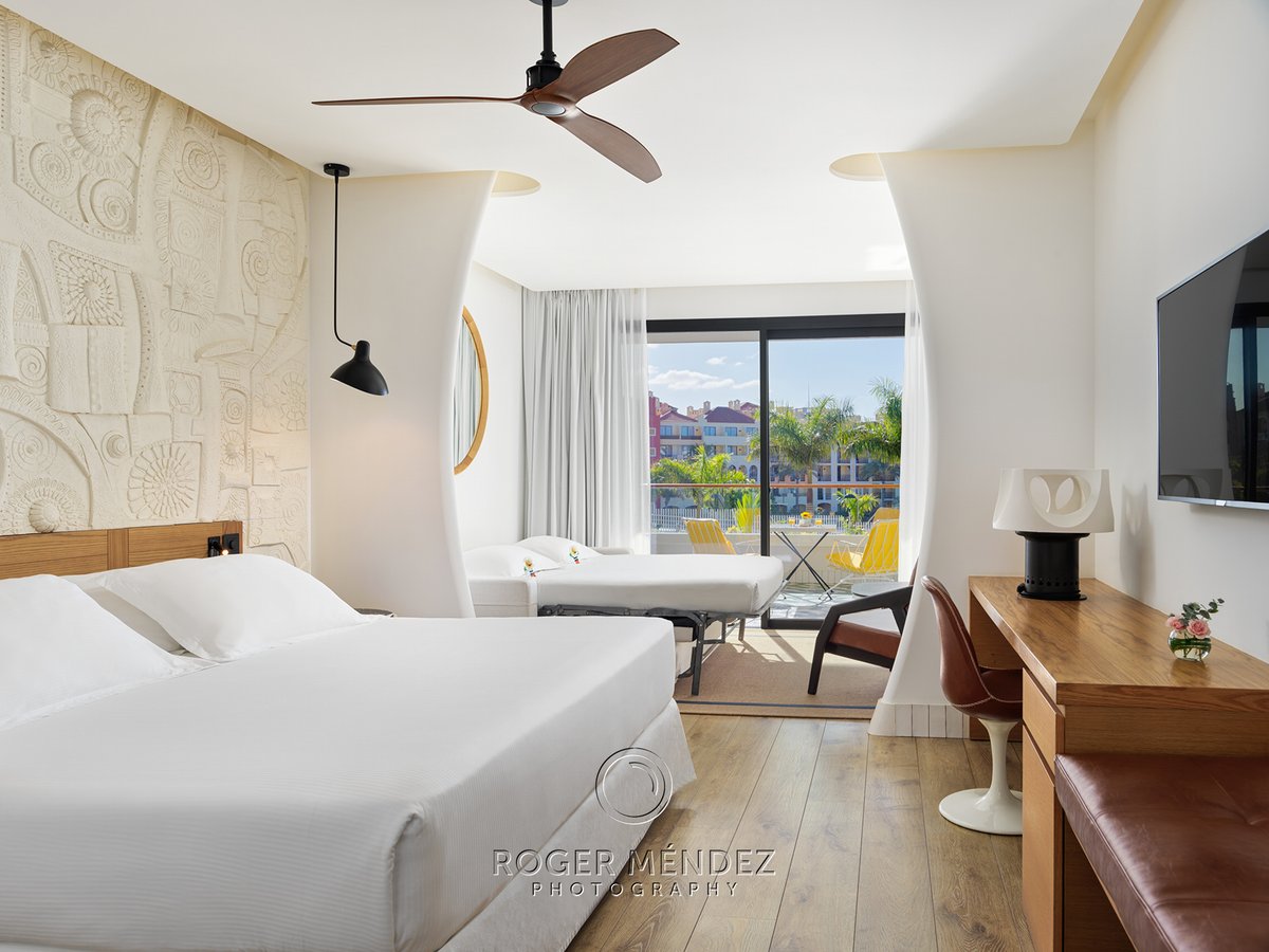 Photograph of a family room at H10 Atlantic Sunset hotel in Tenerife.
You can see other photographs in the following link:
rogermendez.com/en/portfolio-i…
#photography #hotels #tenerife #h10hotels