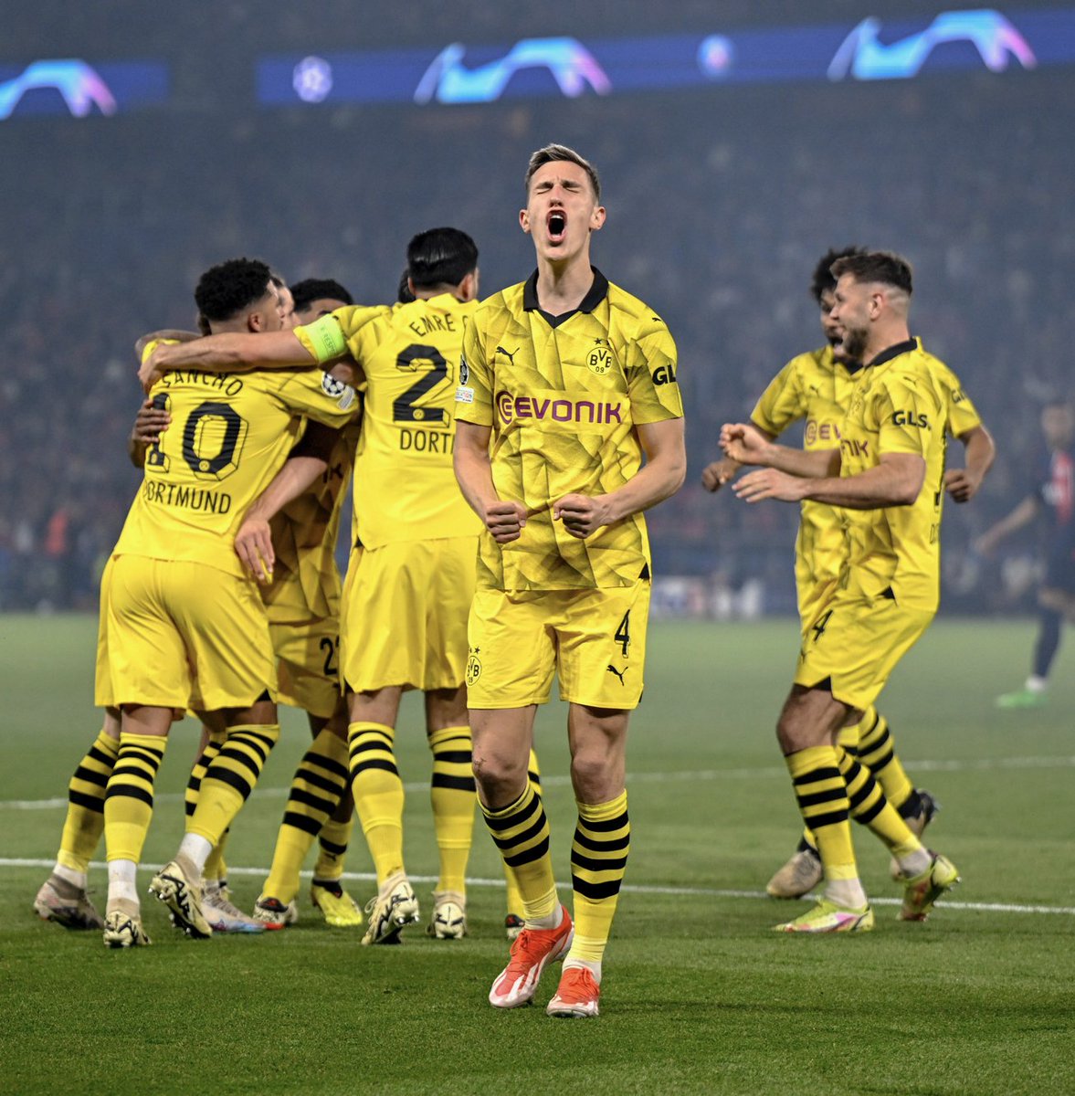 FT: Paris Saint-Germain 0-1 Borussia Dortmund (0-2 AGG). BORUSSIA DORTMUND HAVE REACHED THE CHAMPIONS LEAGUE FINAL AND ARE GOING TO WEMBLEY! 🟡
