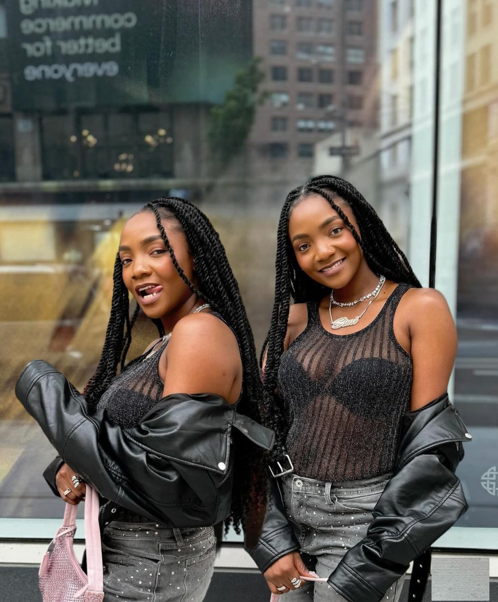 Simi and her twin sister🥹❤️
Wowww, so identical 😍😍😍