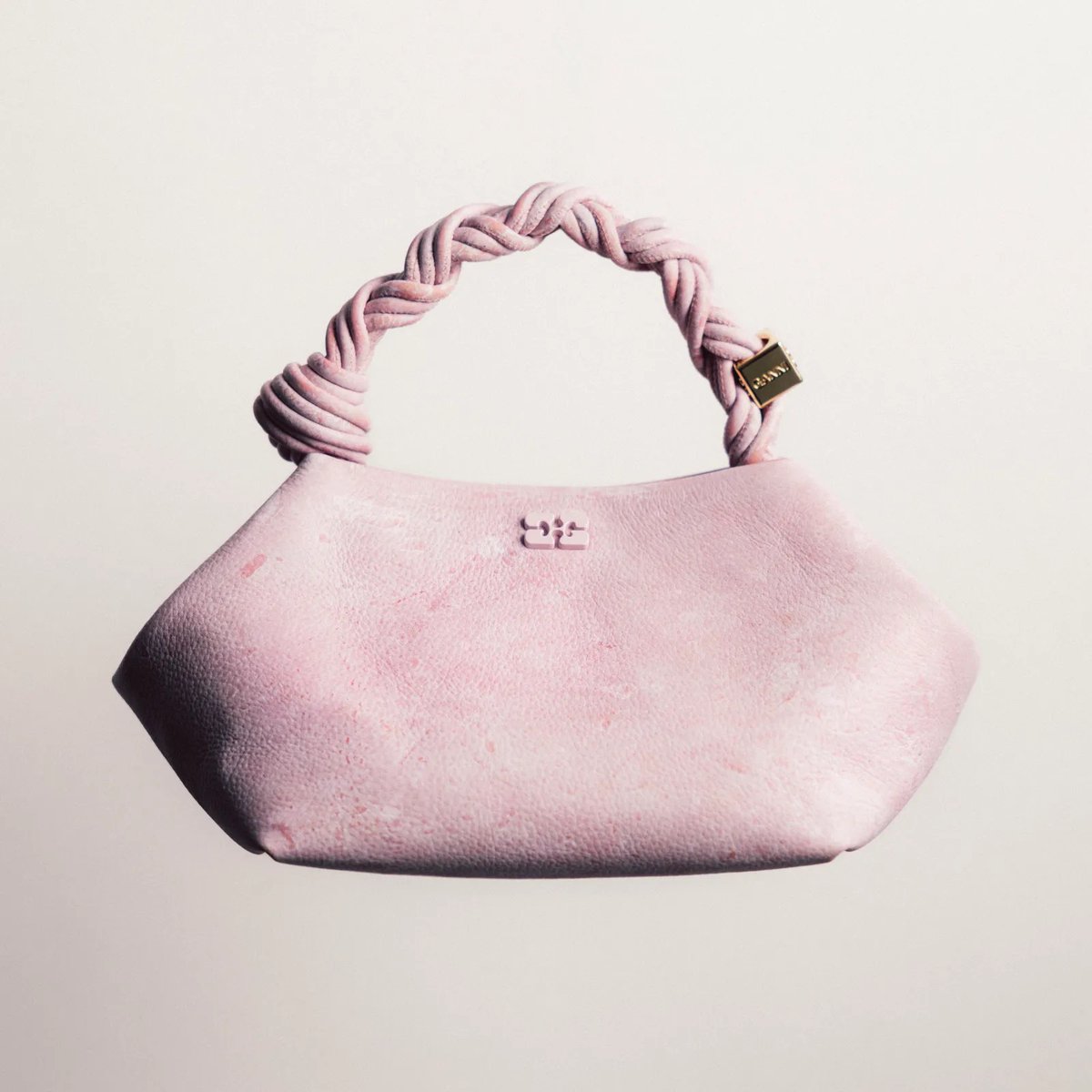 slowfashionsage's tweet photo. Fruit waste-based Celium™ bioleather from @BionPoly was adopted by GANNI A/S for a fresh take on the Bou Bag🍉
https://t.co/Ij5mrrK2Zl https://t.co/orELp9xz6y