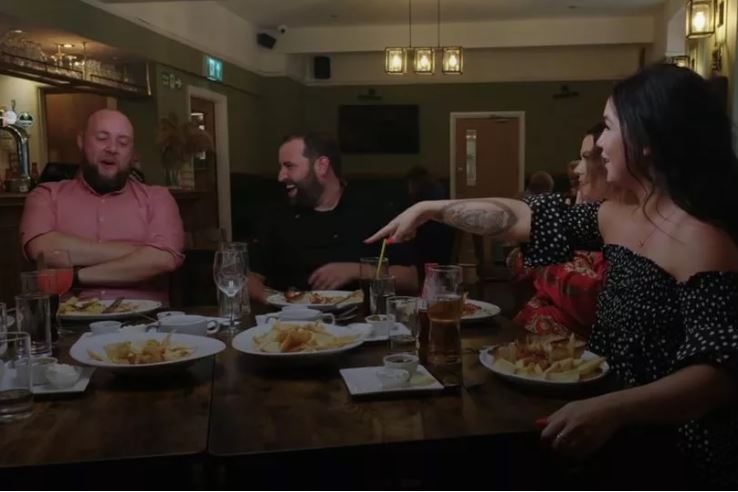 A Swansea pub owner was labelled 'disgusting' over his odd bodily feature on Come Dine with Me - shorturl.at/dDGK6
