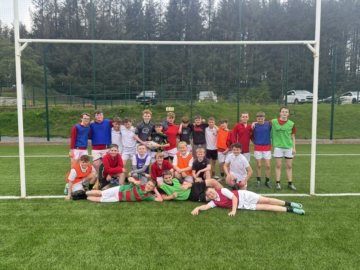 Another fantastic rugby 7s session with this group of pupils this afternoon. Keep working hard boys and most importantly, enjoy your rugby. 🙌🏼🏉🏴󠁧󠁢󠁷󠁬󠁳󠁿👏🏼 @Brynmawr_school @PE_BFS @AshSweet6 @Christo11590925 @DragonsHUBs @Adrian_Evs01 @10sac1975 @NantygloRugby @feelthemawr @LambsRfc