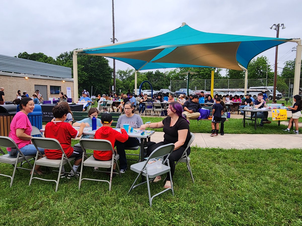The Loteria Fiesta kicked off at Metz Neighborhood Park with performance by The Bronze Band. Families enjoyed live music in the park, and other festivities including table games for the kids, visiting with vendors, snacking on Frito pies. Eleven games of Loteria were played.